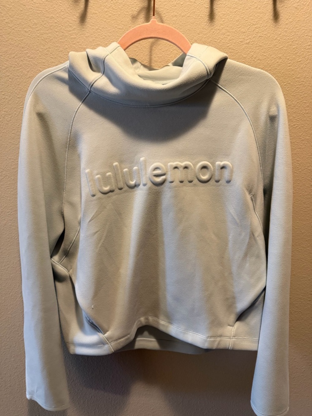 Lululemon Women's Light Blue Embossed Logo airwrap Pullover